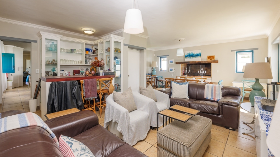 6 Bedroom Property for Sale in Struisbaai Western Cape